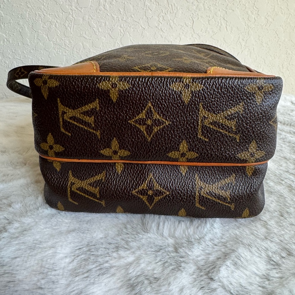 Louis Vuitton Amazone Crossbody Bag — Preloved Classic P0336 - Picture 10 of 17